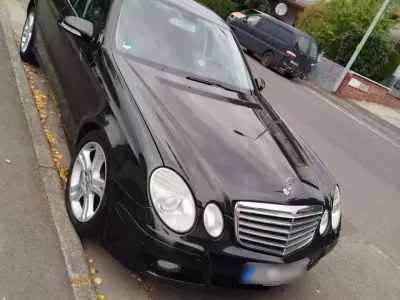 Gebraucht Mercedes E220 170 PS (125 kW) 2007 Schwarz Limousine