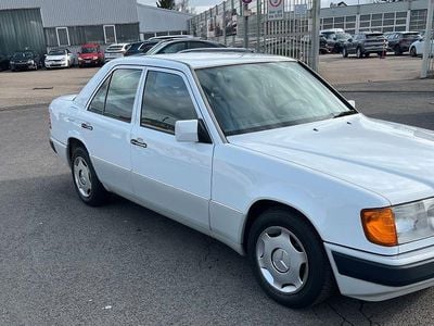 Gebraucht Mercedes 200 118 PS (86 kW) 1990 Weiß Limousine