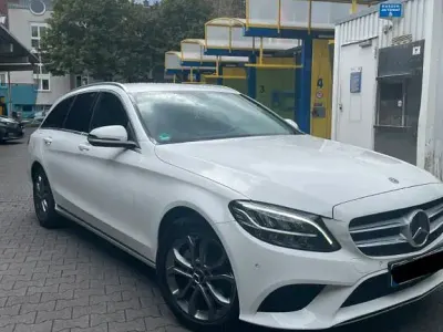 Gebraucht Mercedes C180 156 PS (114 kW) 2018 Weiß Limousine