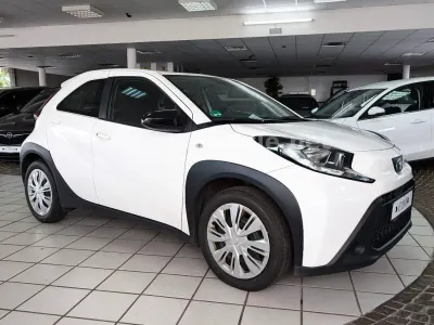 Gebraucht Toyota Aygo X X-play 72 PS (52 kW) 2023 Weiß SUV