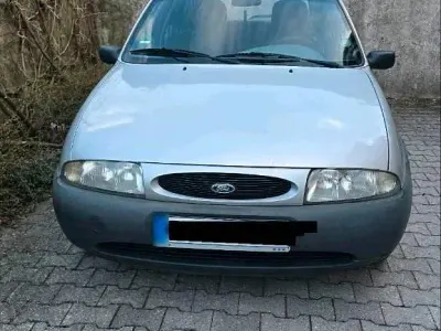 Używany Ford Fiesta 100 KM (73 kW) 1998 Srebrny Hatchback