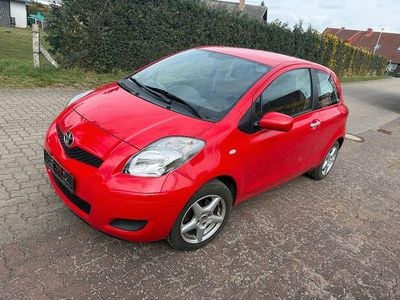 Gebraucht Toyota Yaris 69 PS (50 kW) 2011 Rot Kleinwagen