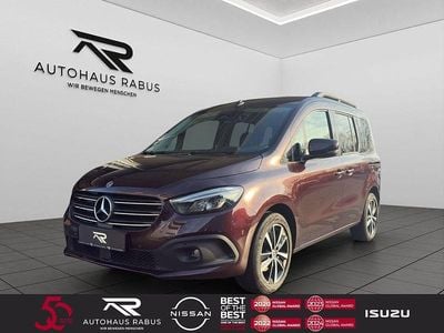 Gebraucht Mercedes T180 Style 131 PS (96 kW) 2023 Rot Van / Kleinbus