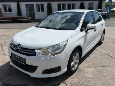 Used Citroën C4 Attraction 95 HP (69 kW) 2013 White Sedan