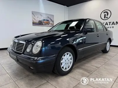 Gebraucht Mercedes E240 170 PS (125 kW) 1997 Grün Limousine