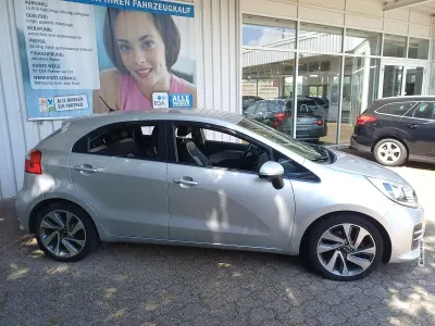 Gebraucht Kia Rio Spirit 90 PS (66 kW) 2015 Silber metallic