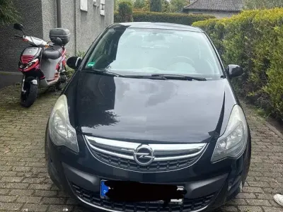 Usado Opel Corsa Edition 69 HP (50 kW) 2014 Preto Citadino