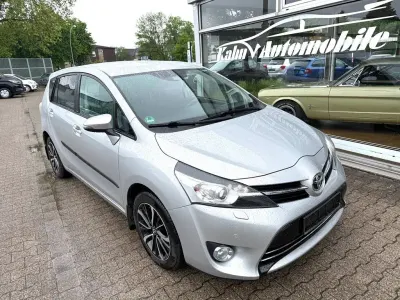 Gebraucht Toyota Verso Edition-S 147 PS (108 kW) 2018 Silber Van / Kleinbus