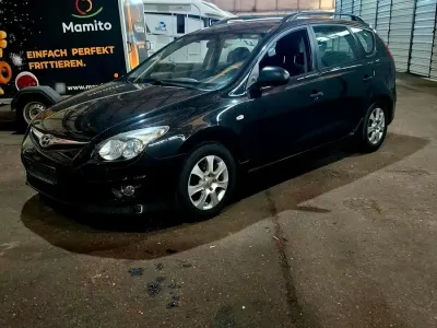 Gebraucht Hyundai i30 90 PS (66 kW) 2010 Schwarz Kombi