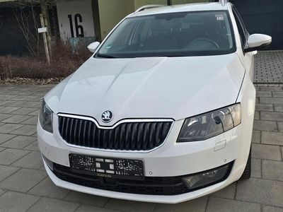 Usata Skoda Octavia Elegance 150 CV (110 kW) 2014 Bianco Utilitaria