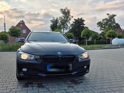 Gebraucht BMW 318 143 PS (105 kW) 2012 Schwarz Kombi