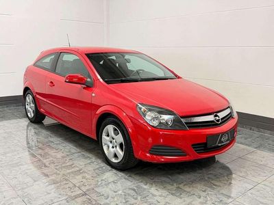 Usata Opel Astra GTC Edition 105 CV (77 kW) 2006 Rosso Coupé