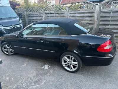 Gebraucht Mercedes CLK320 Elegance 224 PS (164 kW) 2008 Schwarz Cabrio