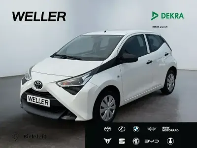 Gebraucht Toyota Aygo 72 PS (52 kW) 2018 Weiss Kleinwagen