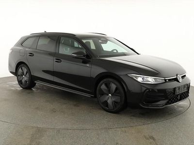 Neu VW Passat R-line 193 PS (141 kW) 2025 Grenadill schwarz metallic Kombi
