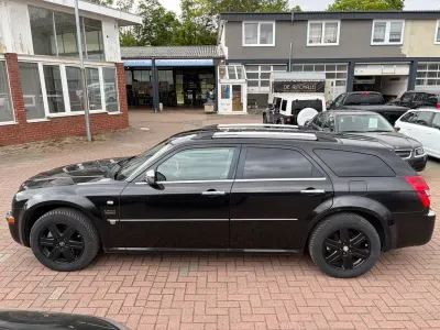 Usado Chrysler 300C Touring 340 CV (250 kW) 2006 Negro Familiar