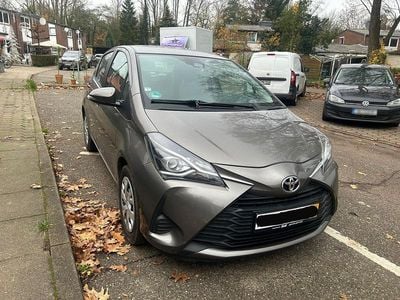 Usata Toyota Yaris Comfort 72 CV (52 kW) 2018 Grigio Utilitaria
