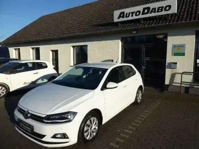 Gebraucht VW Polo Comfortline 95 PS (69 kW) 2019 Weiß Kleinwagen