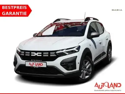 Gebraucht Dacia Sandero Expression 91 PS (66 kW) 2023 Arktis weiß Van / Kleinbus