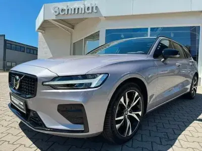 Gebraucht Volvo V60 Plus 197 PS (144 kW) 2025 Silber Kombi