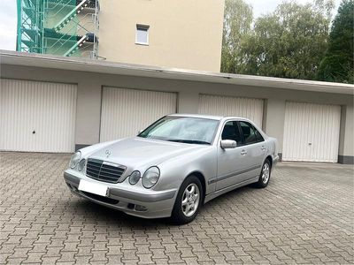 Mercedes E200