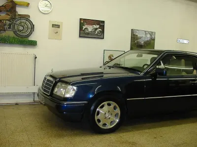 Gebraucht Mercedes E200 136 PS (100 kW) 1995 Blau Coupé
