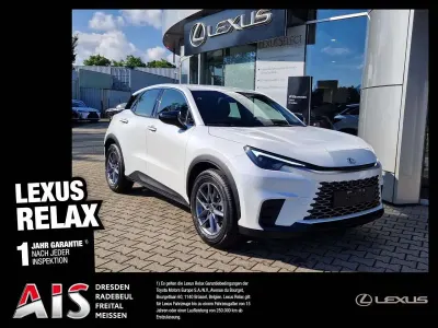 Neu Lexus LBX 136 PS (100 kW) 2026 Titaniumweiß metallic SUV