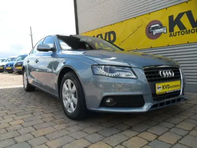 Gebraucht Audi A4 Ambiente 120 PS (88 kW) 2010 Blau Limousine