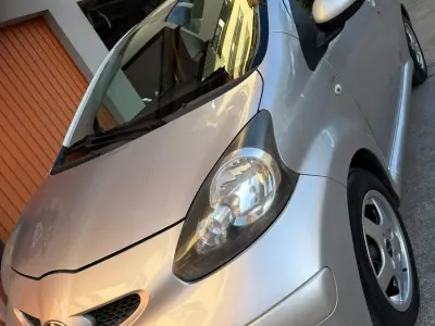 Gebraucht Toyota Aygo 72 PS (52 kW) 2006 Silber Kleinwagen