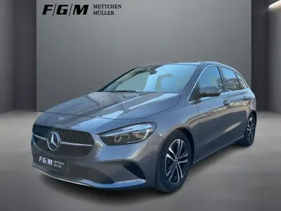 Używany Mercedes B200 Progressive 150 KM (110 kW) 2025 Szary Minivan
