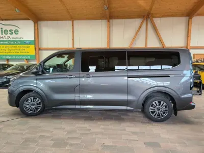 Gebraucht Ford Tourneo Titanium 136 PS (100 kW) 2025 Grau Van / Kleinbus