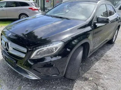 Używany Mercedes GLA220 Urban 177 KM (130 kW) 2016 Schwrz SUV
