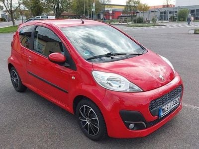 Gebraucht Peugeot 107 Active 68 PS (50 kW) 2012 Rot Kleinwagen