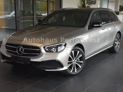 Gebraucht Mercedes E300 Avantgarde 194 PS (142 kW) 2022 Beige Limousine