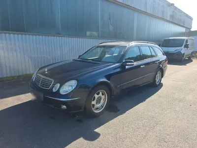 Gebraucht Mercedes E220 150 PS (110 kW) 2004 Blau Kombi