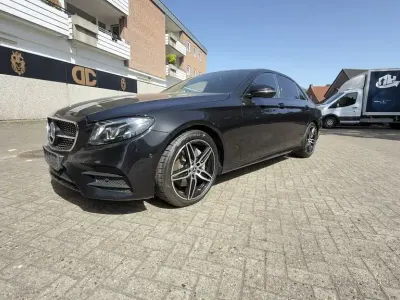 Gebraucht Mercedes E250 AMG line 211 PS (155 kW) 2017 Schwarz Limousine