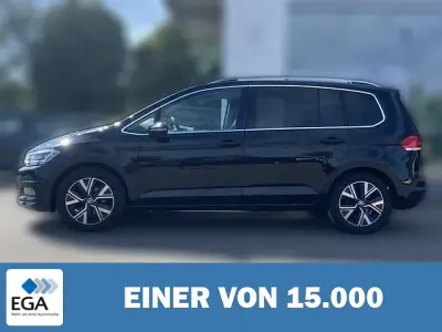 Gebraucht VW Touran Highline 150 PS (110 kW) 2022 Schwarz metallic Van / Kleinbus