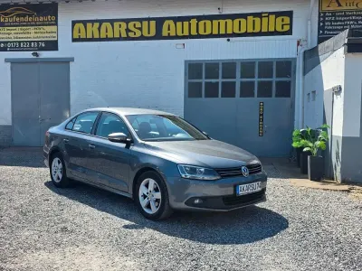 Gebraucht VW Jetta Comfortline 105 PS (77 kW) 2011 Grau Limousine