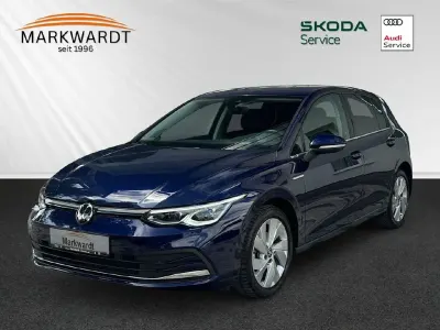 Gebraucht VW Golf VIII Style 150 PS (110 kW) 2023 Atlantic blue metallic (metallic) Limousine