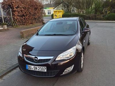 Gebraucht Opel Astra Edition 101 PS (74 kW) 2012 Braun Limousine