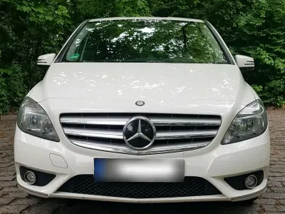 Gebraucht Mercedes B180 122 PS (89 kW) 2012 Weiß Van / Kleinbus