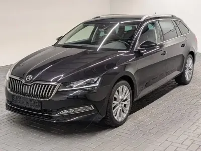 Gebraucht Skoda Superb Style 150 PS (110 kW) 2023 Magicschwarzmet. Kombi