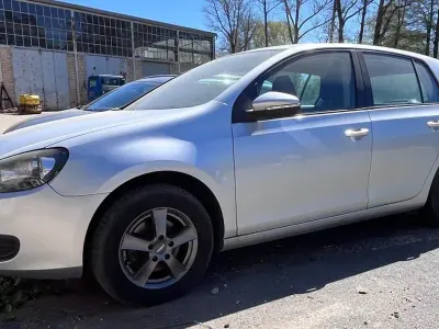 Używany VW Golf VI Trendline 105 KM (77 kW) 2010 Srebrny Hatchback