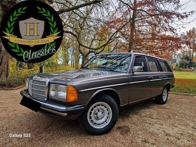 Gebraucht Mercedes 230 136 PS (100 kW) 1985 Grau Limousine