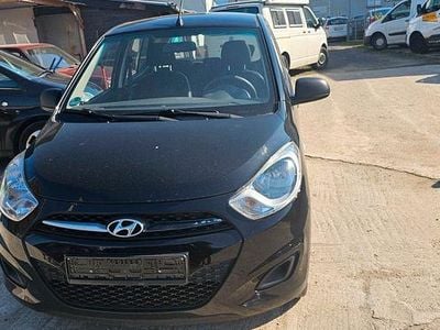 Gebraucht Hyundai i10 Edition 69 PS (50 kW) 2013 Schwarz Kleinwagen
