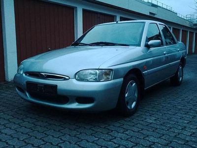 Gebraucht Ford Escort 90 PS (66 kW) 1996 Silber Limousine