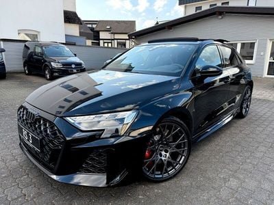 Schwarz Gebraucht 2025 Audi RS3 Sportback Sport Kleinwagen | 68.900 € (Guter Preis)