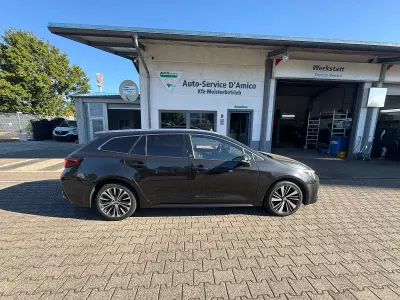 Gebraucht Toyota Corolla Hybrid 152 PS (111 kW) 2024 Schwarz Kombi