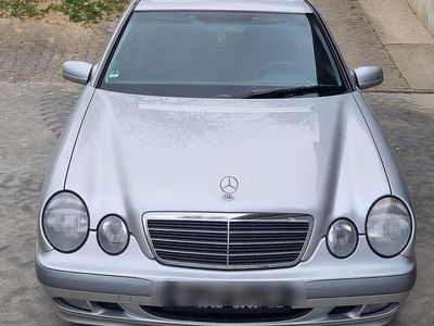 Mercedes E200