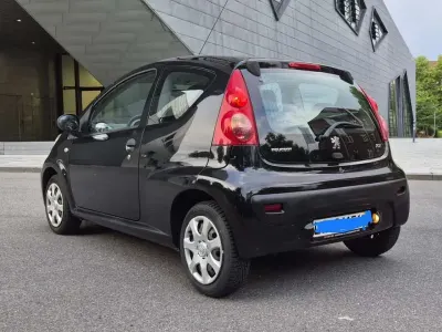 Gebraucht Peugeot 107 Filou 68 PS (50 kW) 2009 Schwarz Kleinwagen